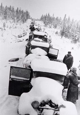 Somijas armijas satriektā padomju apgādes kolonna ceļā uz Rāti. 01.1940.