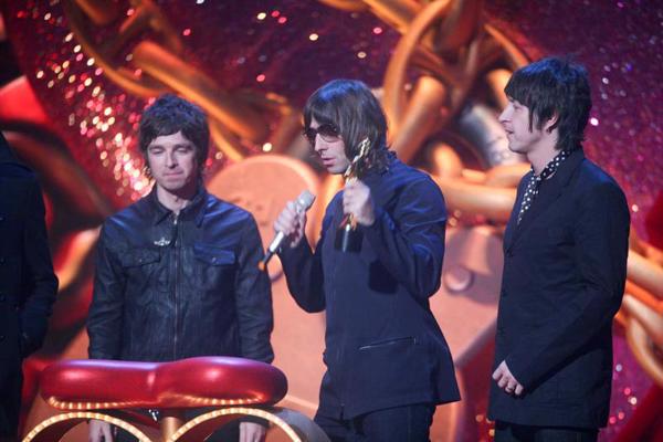 Grupa Oasis saņemot britu mūzikas industrijas balvu Brit. Londona, Anglija, 14.02.2007.