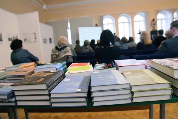 Latvijas Universitātes Literatūras, folkloras un mākslas institūta organizētā starpdisciplinārā konference "Meklējumi un atradumi", 2012. gads.