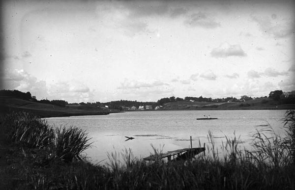 Vilkmuižas ezera ainava no ezera Z-gala. Talsi, 1937. gads.