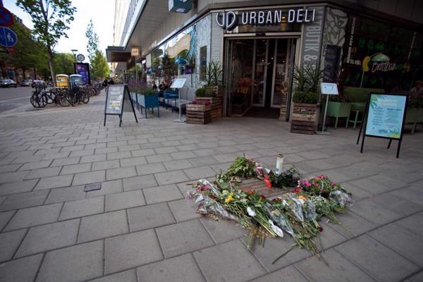 Piemiņas plāksne vietā, kur Ūlofs Palme tika noslepkavots. Stokholma, Zviedrija, 11.06.2020.