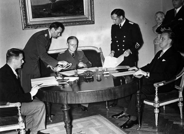 Vācijas, Latvijas un Igaunijas neuzbrukšanas līgumu parakstīšana Ārlietu ministrijā. Berlīne, 07.06.1939.