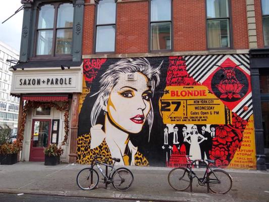 CBGB un Blondie veltīts sienas gleznojums netālu no kluba kādreizējās atrašānās vietas. Ņujorka, 03.2019.