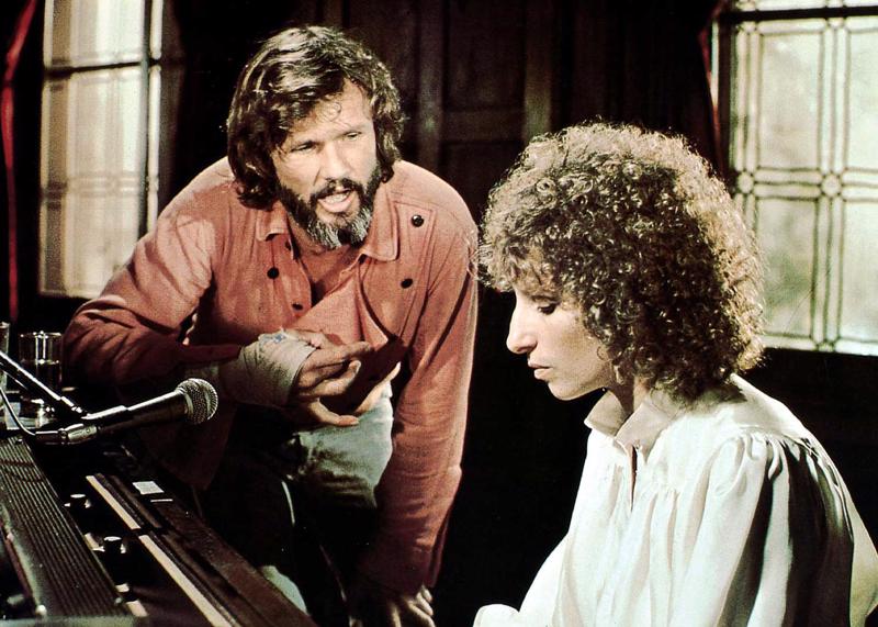 Kriss Kristofersons ar Bārbru Streizandi filmā "Zvaigzne ir dzimusi", 1976. gads.