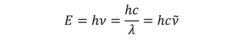 Fotona enerģija E: h = 6,626·10-34 J·s – Planka konstante; ν – starojuma frekvence; c = 2.998·108 m/s – gaismas ātrums vakuumā; λ – viļņa garums; ν ̃ – viļņa skaitlis. Optiskajā spektroskopijā fotona enerģiju parasti izsaka elektronvoltos (1 eV = 1,602·10-19 J), raksturo ar viļņu garumu nanometros (1 nm = 10-9 m) vai viļņu skaitli apgriezto centimetru (cm-1) mērvienībās.