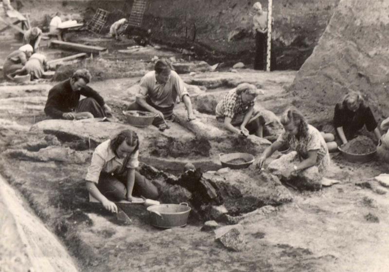 Arheoloģiskie izrakumi Asotes pilskalnā. 1949./50. gada vasara.