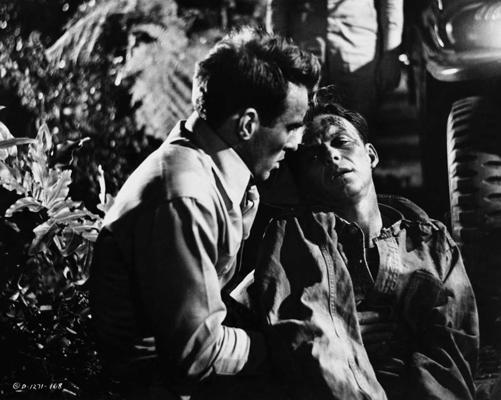 Montgomerijs Klifts Roberta Prūita lomā un Frenks Sinatra Andželo Madžio lomā filmā "No šejienes līdz mūžībai", 1953. gads.