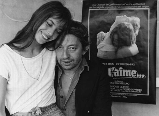 Seržs Gensbūrs un Džeina Birkina pie filmas “Es tevi mīlu... es tevi arī ne” plakāta. Minhene, 1976. gads.
