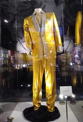 Elvisa Preslija skatuves tērps Greislendas muzeja ekspozīcijā, 11.2018.