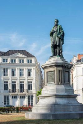 Andreasa Vezālija statuja Briselē. Beļģija, 16.08.2020.