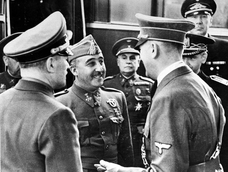 Fransisko Franko tiekas ar Ādolfu Hitleru. 23.10.1940. 