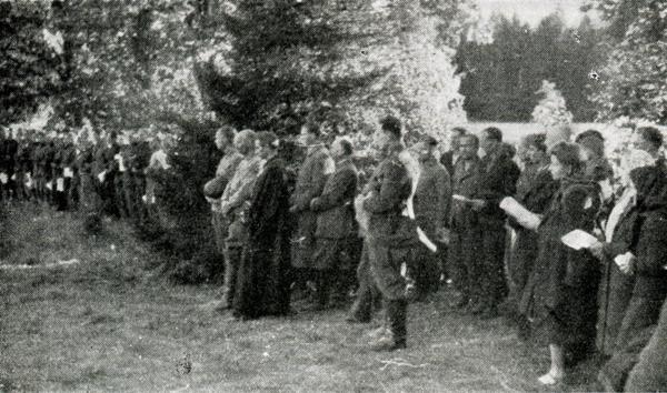 Ģenerāļa Kureļa grupas svinīgā zvēresta nodošana Skrīveru pagasta Robežās. 09.12.1944.
