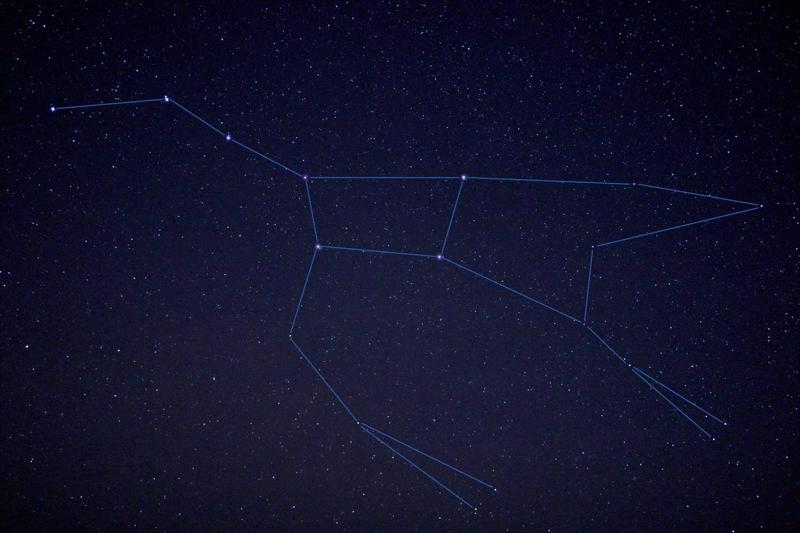 Debess apgabals ar Lielo Lāci. Ar līnijām parādīta zvaigznāja raksturīgā figūra. 25.10.2020.