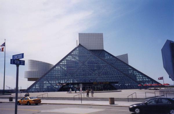 Rokenrola slavas zāles ēku komplekss. Klīvlenda, ASV. 1999. gads.
