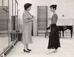 Janīna Pankrate un Zita Errs mēģinājumā iestudējot “Kamēliju dāmu”. LPSR Valsts operas un baleta teātris, 1989. gads.