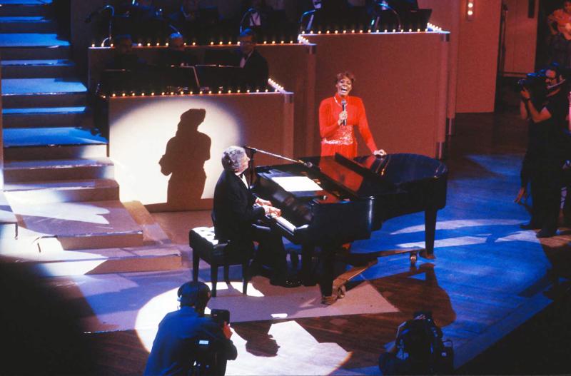 Bērts Bekaraks un Diona Vorvika koncertā "AIDS Concert '88". Vašingtona, ASV, 12.06.1988.
