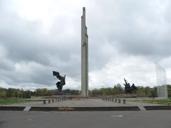 piemineklis Padomju karavīriem – Padomju Latvijas un Rīgas atbrīvotājiem no vācu fašistiskajiem iebrucējiem
