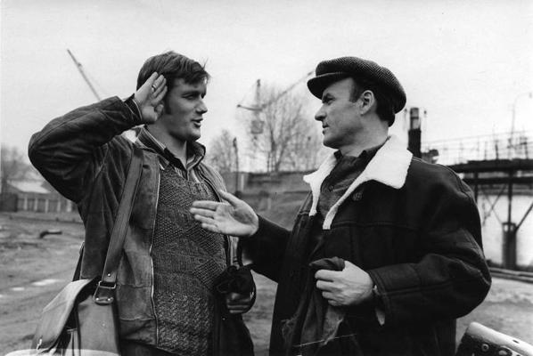 Arvīds Lasmanis (Jānis Paukštello) un Edgars Ciekurs (Aleksejs Mihailovs) filmā "Mans draugs – nenopietns cilvēks", 1975. gads.