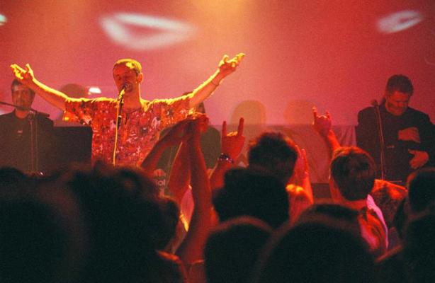 Grupas "Jumprava" koncerts klubā "Gandrs". Tukums, 27.08.1999.