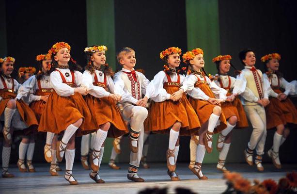 Tautas deju ansambļa “Dzintariņš” 60 gadu jubilejas koncerts LNO. 18.03.2014.