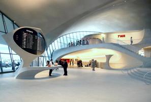 Ēro Sārinena projektētā lidostas termināļa – aviokompānijas Trans World Airlines Lidojumu centra interjers Kvīnsā, Ņujorkā. ASV, 2020. gads.