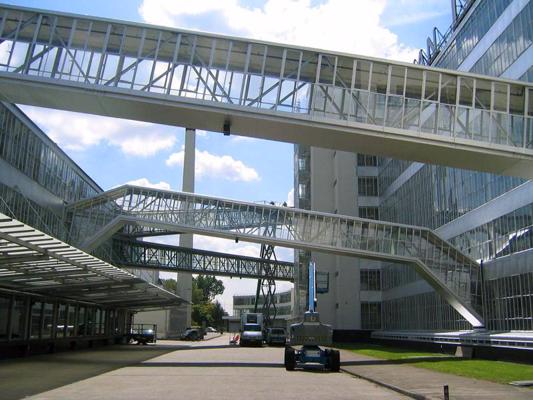 Arhitektu biroja Brinkman &amp; Van der Vlugt projektētās fabrikas Van Nellefabriek pagalms. Roterdama, Nīderlande, 2005. gads.