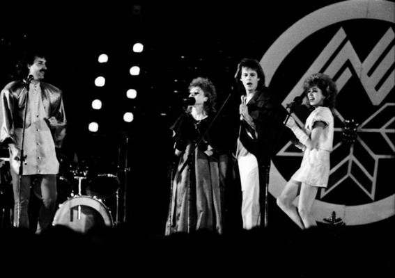 Grupa "Eolika" uzstājas ikgadējā dziesmu konkursa "Mikrofons '87" koncertā. Rīga, 12.1987.