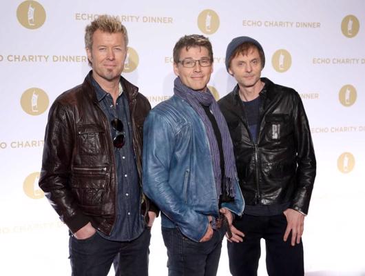 Grupas a-ha mūziķi Mangne Fūruholmens, Mortens Harkets un Pols Voktors apmeklē Echo Award labdarības vakariņas Berlīnē. Vācija, 25.03.2015.