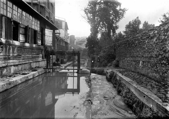 Gobelēnu ražošanas telpas pie Bjevras upes, kurā tika mazgāta vilna. Parīze, 20. gs. sākums.