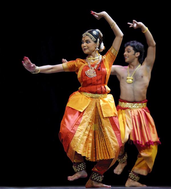 Indiešu tautas deju priekšnesums Indijas festivālā. Čendu, Ķīna, 24.10.2010.