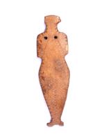 8. attēls. Kaula plāksnītē izgriezta sievietes figūra no Zvejnieku kapulauka (Burtnieku novads).