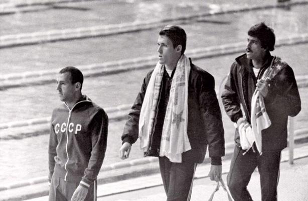 PSRS izlases peldētājs Georgijs Kuļikovs un ASV peldētāji Džons Mērfijs (John Murphy) un Marks Spics (Mark Spitz) – XX Vasaras Olimpisko spēļu čempioni un laureāti. Minhene. 08.1972.