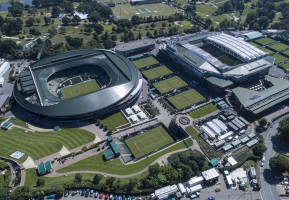 Vimbldonas tenisa turnīra norises vieta un divas galvenās arēnas – Centrālais laukums un laukums Nr. 1. Anglija, 27.06.2018.
