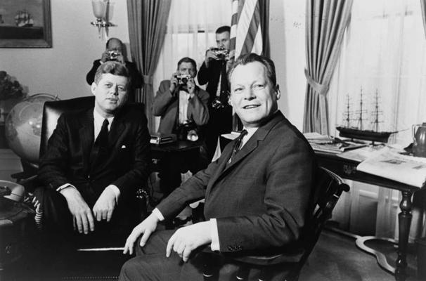 ASV prezidents Džons Kenedijs un Berlīnes mērs Villijs Brants Baltajā namā. Vašingtona, 13.03.1961.