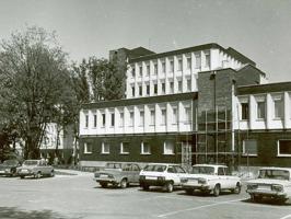 Rīgas Medicīnas institūta centrālā ēka Dzirciema ielā 16. Rīga, 20. gs. 80. gadi.