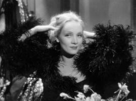 Marlēne Dītriha filmā “Šanhajas ekspresis”, 1932. gads.