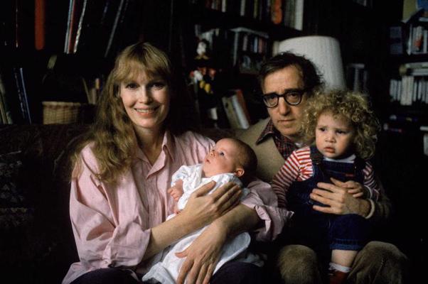 Vudijs Allens, Mia Ferova, viņu dēls Sačels un adoptētā meita Dilana. 1988. gads.