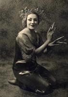 Helēna Tangijeva-Birzniece titullomā Tao Hoa Reingolda Gliēra baletā "Sarkanā magone". Latvijas Nacionālā opera, 1933. gads.