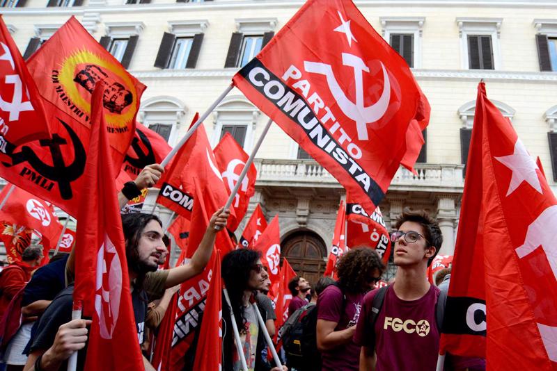 Komunistu demonstrācija pret Itālijas Piecu zvaigžņu kustības un Demokrātiskās partijas veidoto valdību un antikomunisma izpausmēm Eiropas Parlamentā. Roma, Itālija, 05.10.2019.