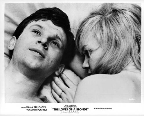 Kadrs no filmas "Blondīnes mīlestības". 1965. gads.