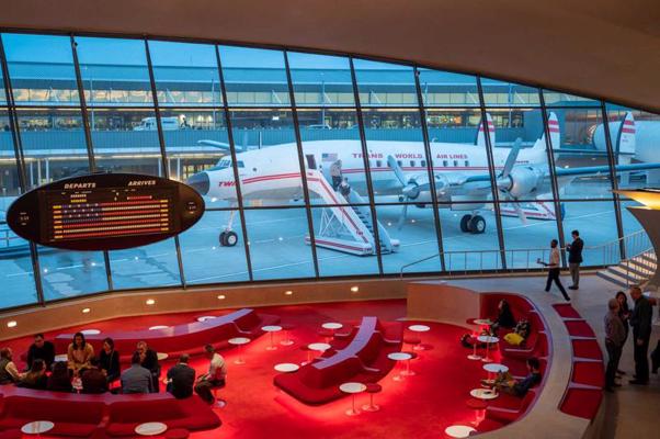 Ēro Sārinena projektētā lidostas termināļa – aviokompānijas Trans World Airlines Lidojumu centra interjers Kvīnsā, Ņujorkā. ASV, 2020. gads.