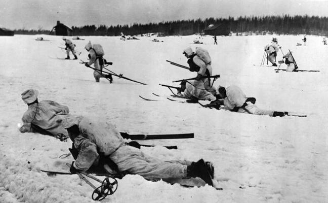 Somijas kājnieki uz slēpēm, kas nodarīja lielus zaudējumus padomju karaspēkam Ziemas karā. 01.10.1939.