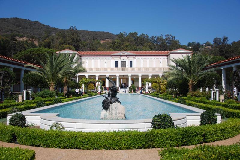 Arhitektu firmas Langdon and Wilson projektētā Getī villa (Getty Villa, 1970–1975) Malibu, Kalifornijā. 2009. gads.