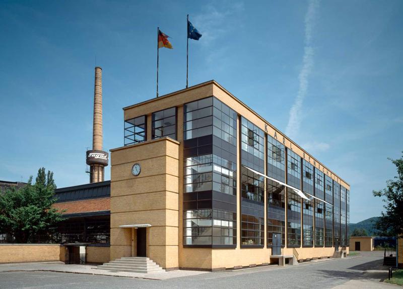 Valtera Gropiusa un Ādolfa Meiera projektētās kurpju liestu fabrikas Fagus ražošanas korpuss Alfeldē. Vācija, 2014. gads.