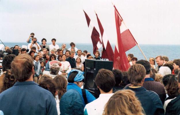 Svētbrīdis tuvojoties Latvijas krastiem Baltijas Brīvības un miera kuģa akcijas laikā. 27.07.1985.