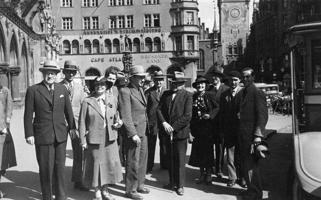Latvijas žurnālistu delegācija Vācijā. Otrais no kreisās – Arvīds Avots. 1934. gada maijs.