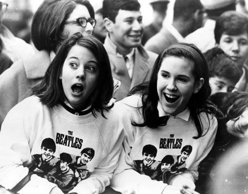 The Beatles fani sagaida mūziķus lidostā. Ņujorka, 10.10.1964.