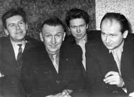 No kreisās: Gunārs Astra, tēvs Larions Astra, Leons Astra un Harijs Astra. 13.01.1960.
