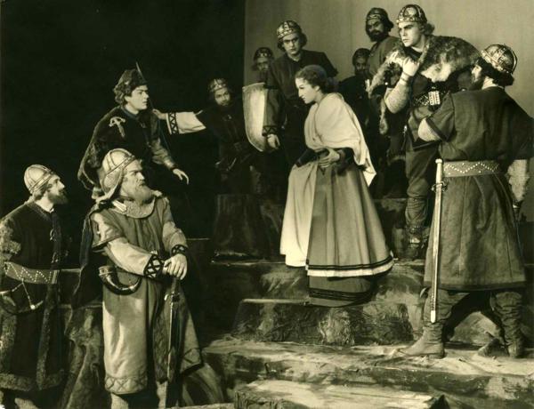 Joza Gruša traģēdijas "Herkus Mants" iestudējums. Lietuvas Nacionālais drāmas teātris, 1957. gads.