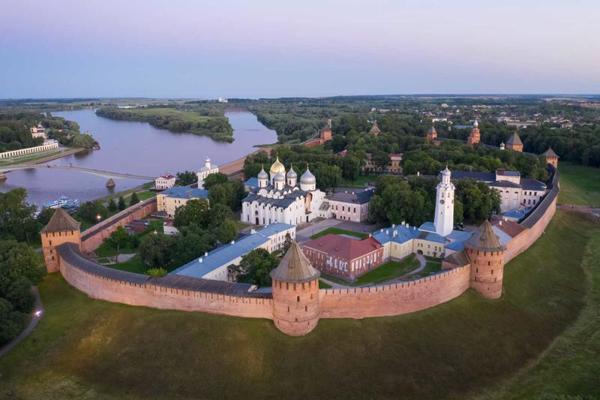 Novgorodas vecpilsēta ar Svētās Sofijas katedrāli centrā. Krievija, 2020. gads.